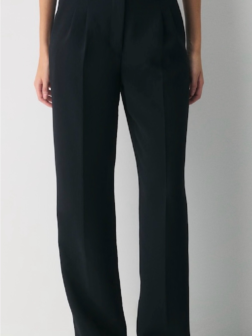 Aritzia Wilfred The Effortless Pant™ - Crepette™ in Black